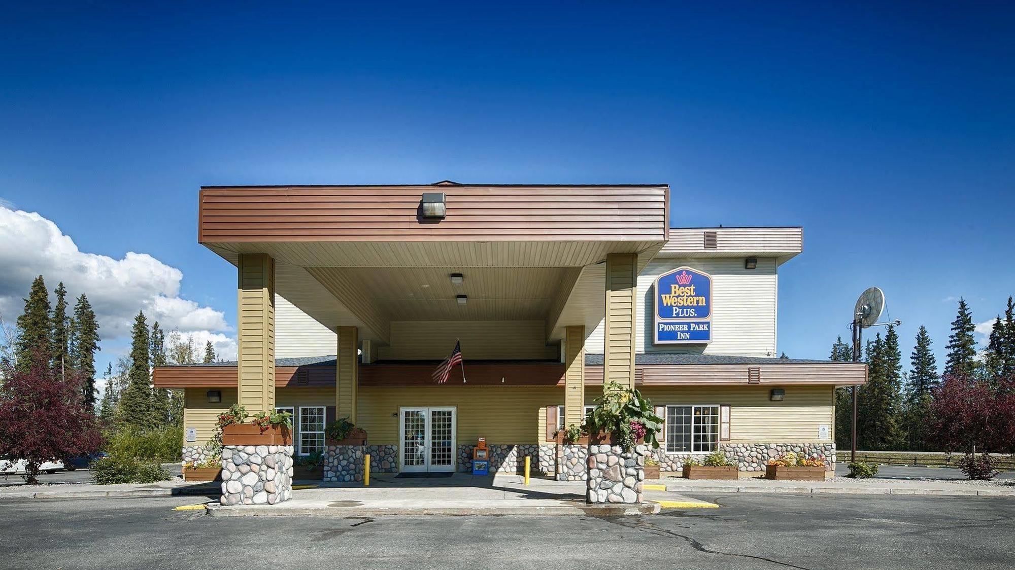 Best Western Plus Pioneer Park Inn Fairbanks Exterior photo